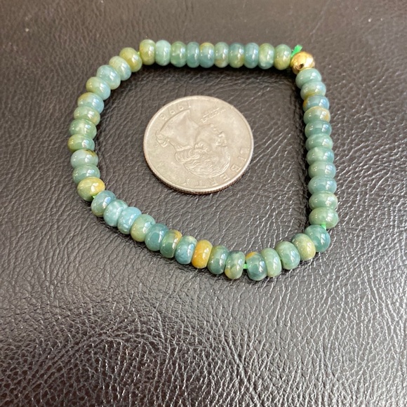 Grade A Natural Jade Round Beaded Bead Bracelet - Picture 3 of 5